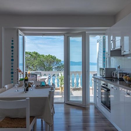 Apartment Bor - On The Beach Malinska Esterno foto