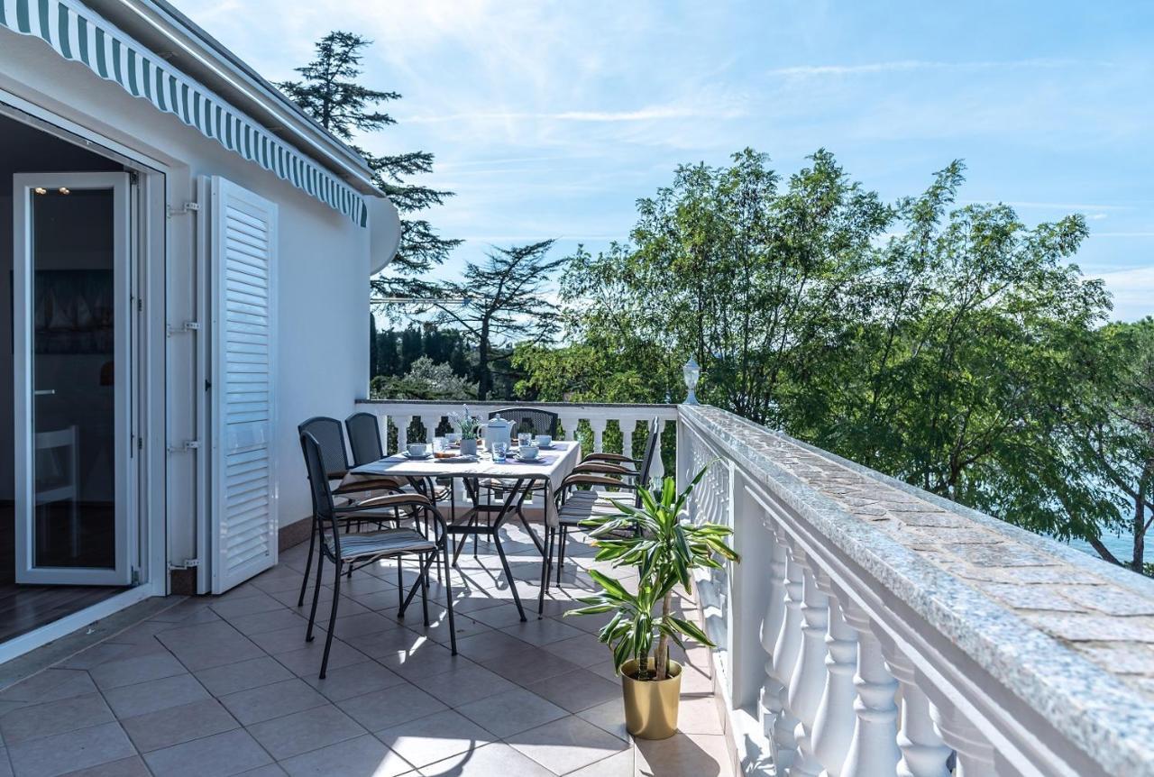 Apartment Bor - On The Beach Malinska Esterno foto