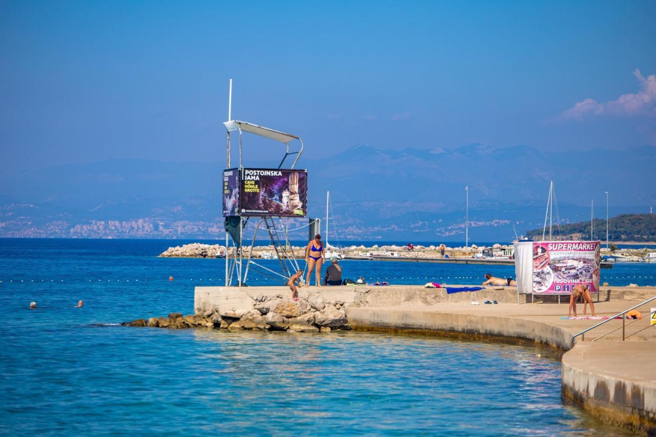 Apartment Bor - On The Beach Malinska Esterno foto