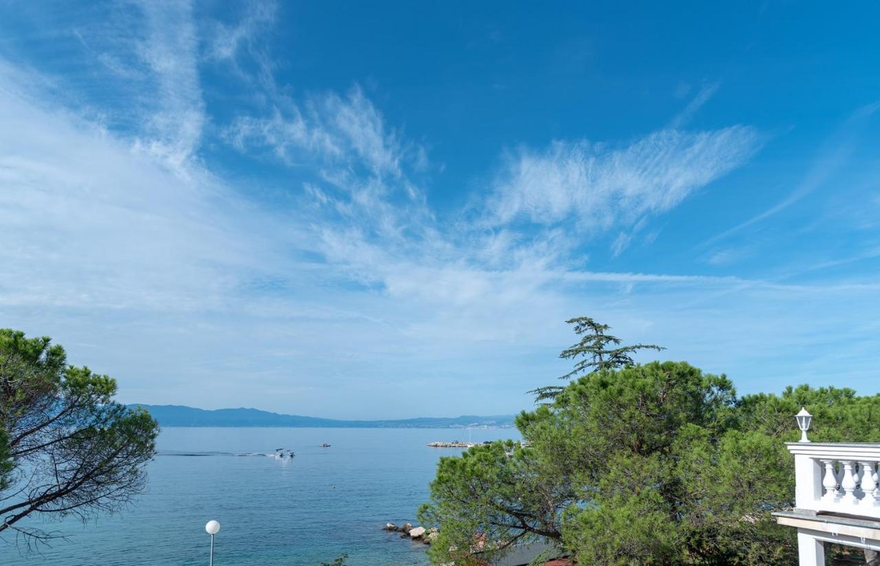 Apartment Bor - On The Beach Malinska Esterno foto