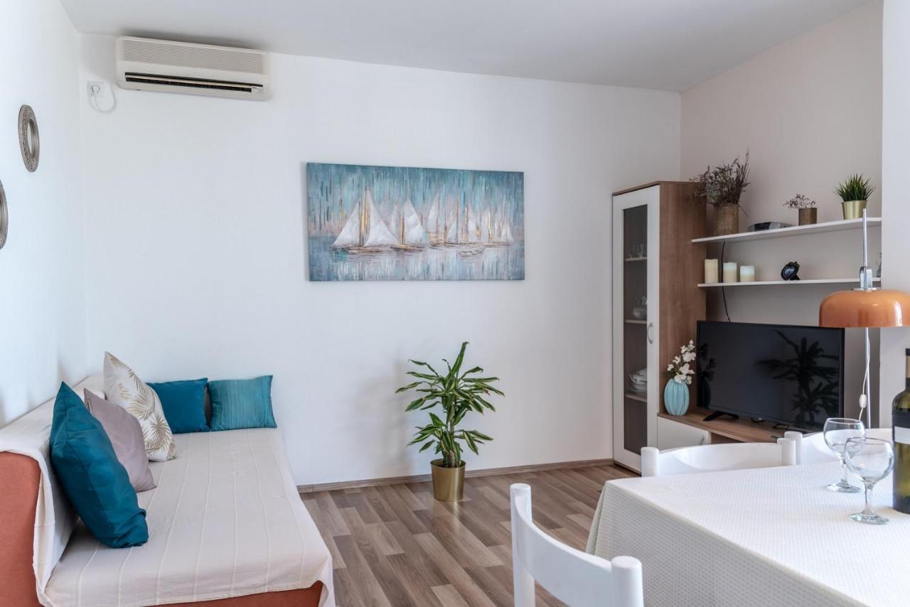 Apartment Bor - On The Beach Malinska Esterno foto