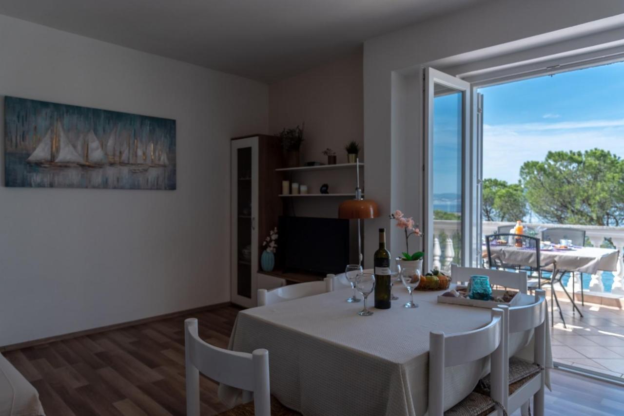 Apartment Bor - On The Beach Malinska Esterno foto