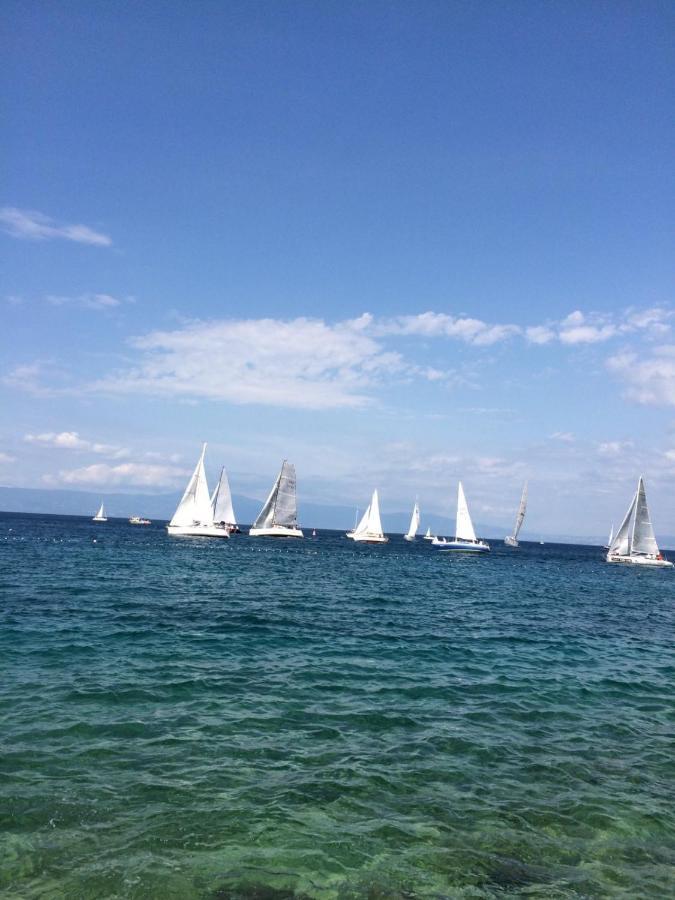 Apartment Bor - On The Beach Malinska Esterno foto